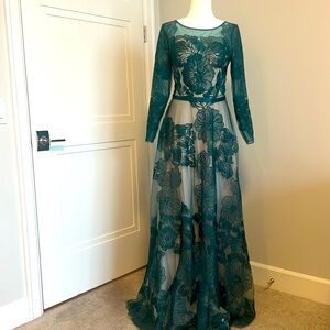 Stunning forest green formal lace dress.